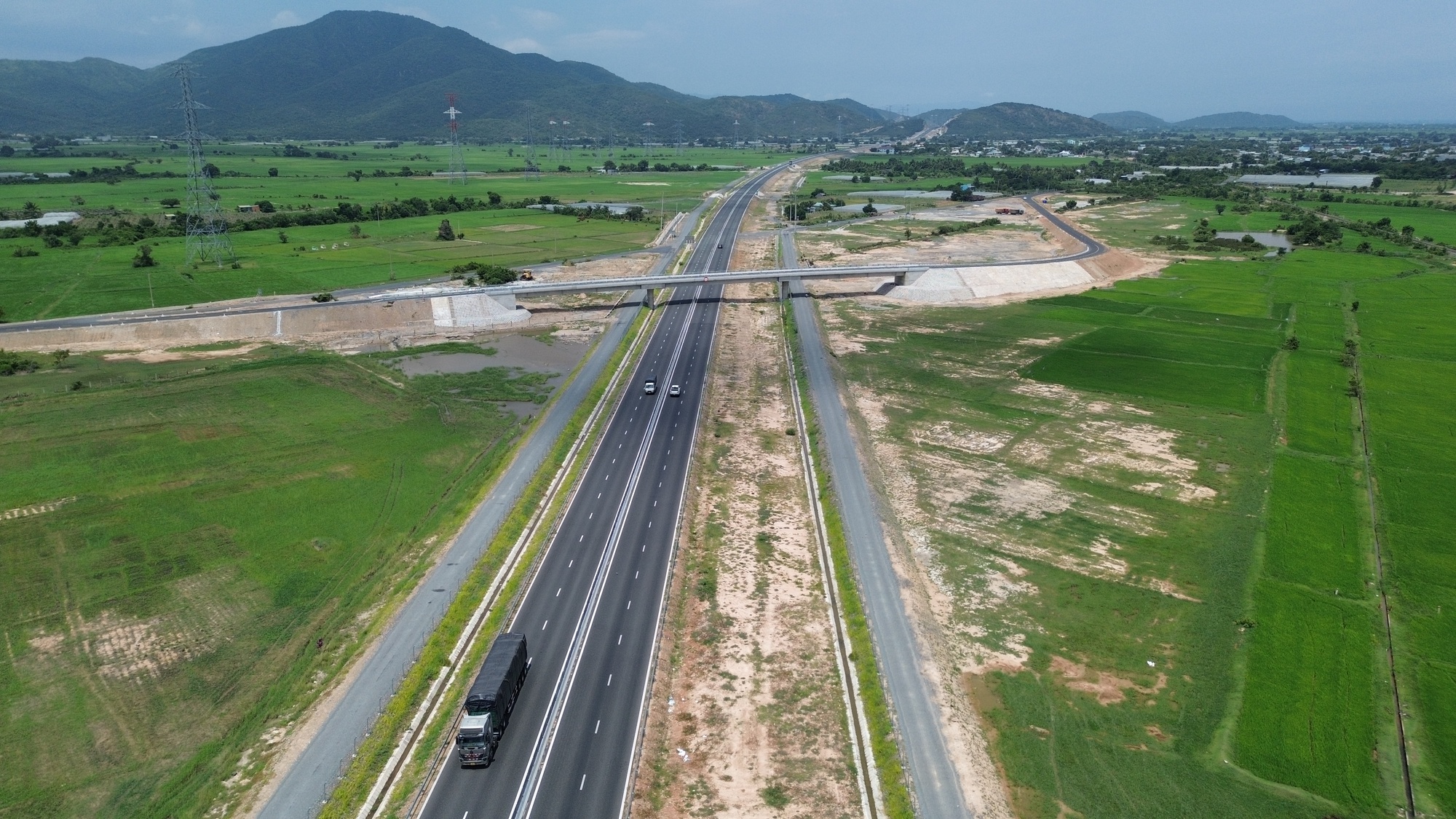 Cao tốc Vĩnh Hảo - Phan Thiết: Ph&ecirc; b&igrave;nh nh&agrave; thầu chậm ho&agrave;n trả đường d&acirc;n sinh - Ảnh 1.