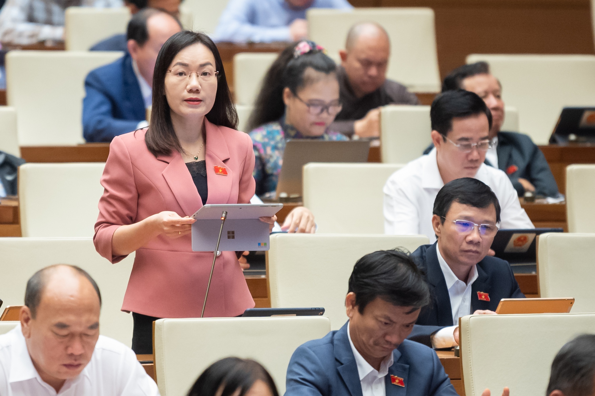 Hưởng bảo hiểm x&atilde; hội thấp, lo ngại "ngh&egrave;o h&oacute;a" trong tương lai - Ảnh 1.