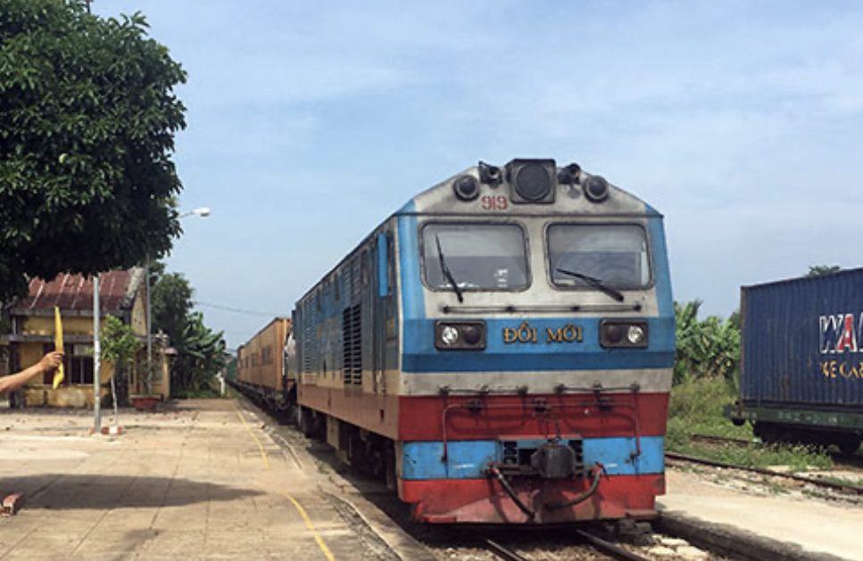 T&igrave;m danh t&iacute;nh người đ&agrave;n &ocirc;ng tử vong tr&ecirc;n đường sắt Bắc Nam đoạn qua huyện Xu&acirc;n Lộc - Ảnh 1.