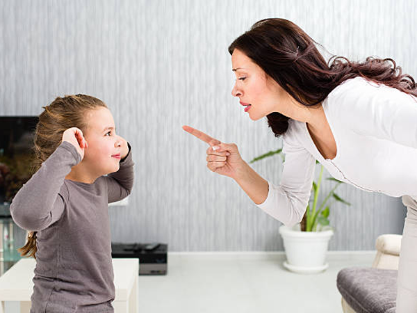 5 th&oacute;i quen khiến phụ nữ l&atilde;o h&oacute;a sớm, top 3 l&agrave; "gội đầu nhiều"  - Ảnh 4.