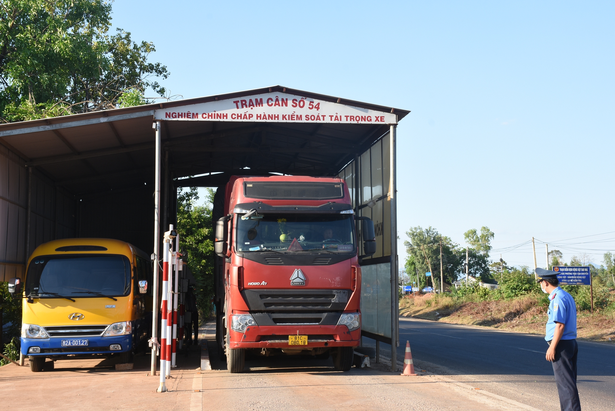 Trạm c&acirc;n duy nhất tr&ecirc;n T&acirc;y Nguy&ecirc;n phối hợp hiệu quả xử l&yacute; xe qu&aacute; tải - Ảnh 1.