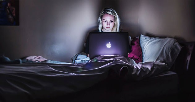 5 th&oacute;i quen khiến phụ nữ l&atilde;o h&oacute;a sớm, top 3 l&agrave; "gội đầu nhiều"  - Ảnh 1.