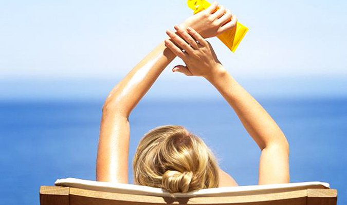 5 th&oacute;i quen khiến phụ nữ l&atilde;o h&oacute;a sớm, top 3 l&agrave; "gội đầu nhiều"  - Ảnh 5.