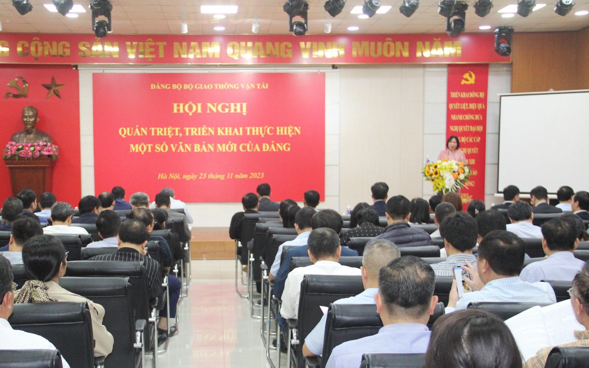 Đảng ủy Bộ GTVT qu&aacute;n triệt văn bản mới của Đảng