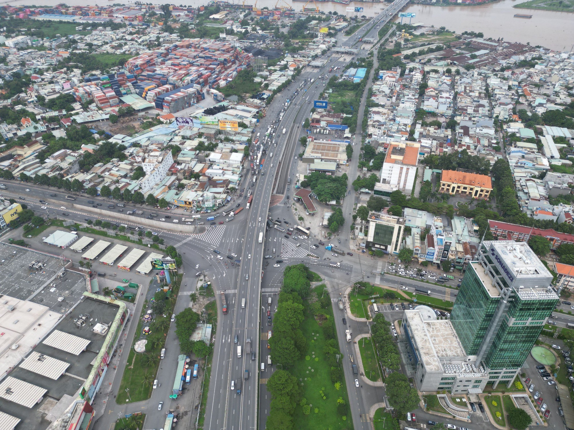 &Ocirc;ng Nguyễn Hồng Lĩnh: Chi ph&iacute; logistics c&ograve;n cao do hạ tầng giao th&ocirc;ng chưa đồng bộ - Ảnh 6.