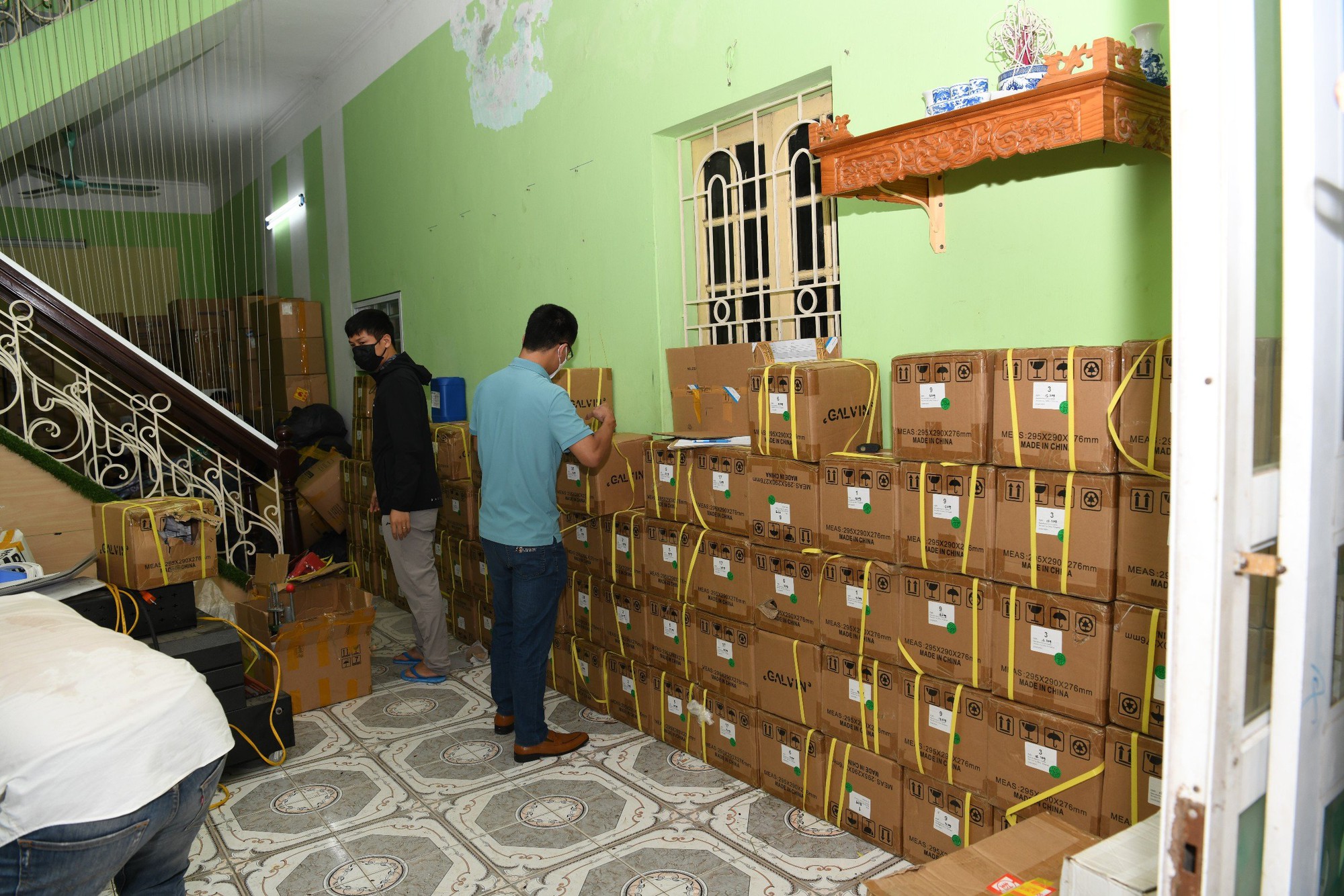 Đột k&iacute;ch xưởng bơm tinh dầu ma t&uacute;y v&agrave;o thuốc l&aacute; ở H&agrave; Nội - Ảnh 8.