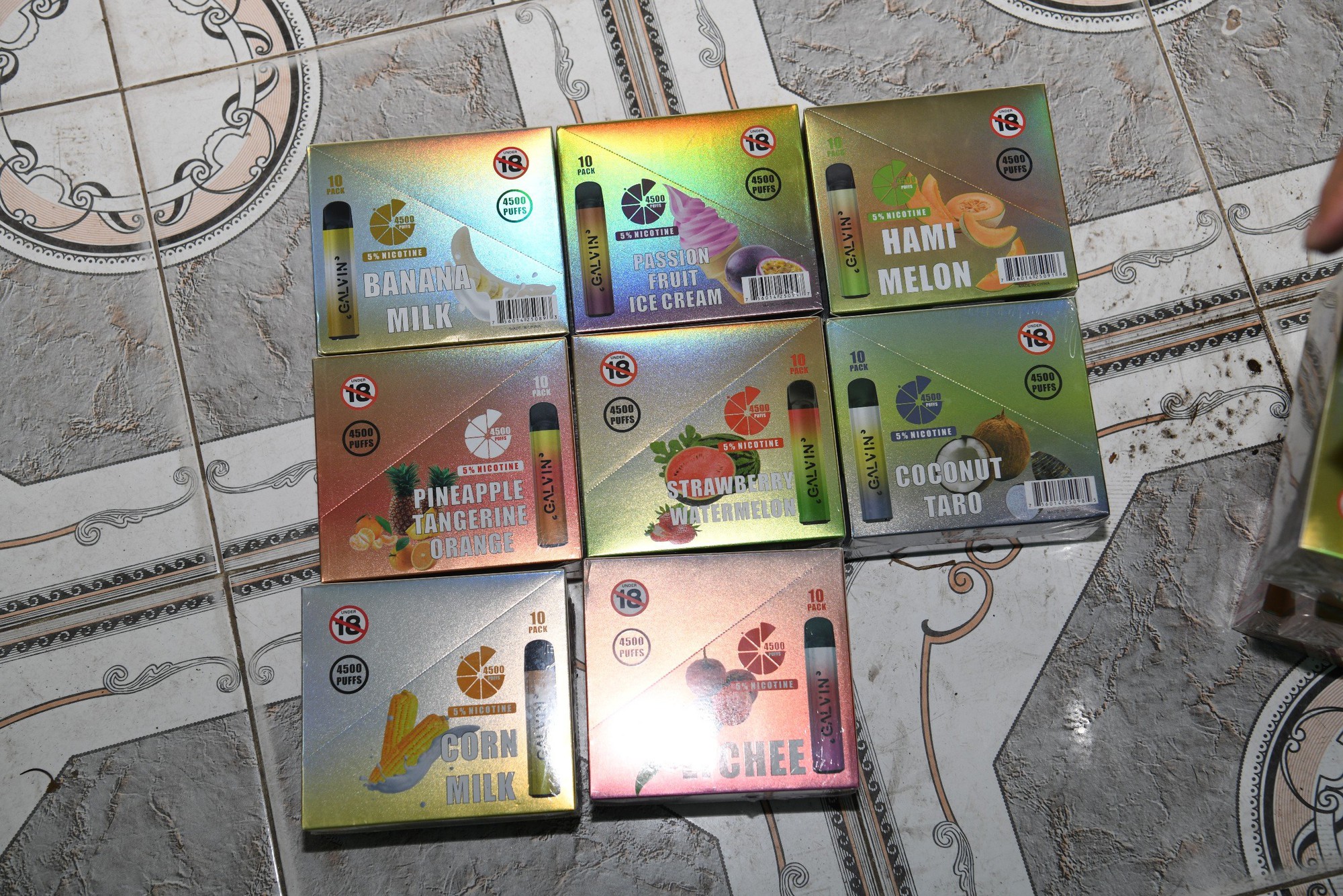 Đột k&iacute;ch xưởng bơm tinh dầu ma t&uacute;y v&agrave;o thuốc l&aacute; ở H&agrave; Nội - Ảnh 2.