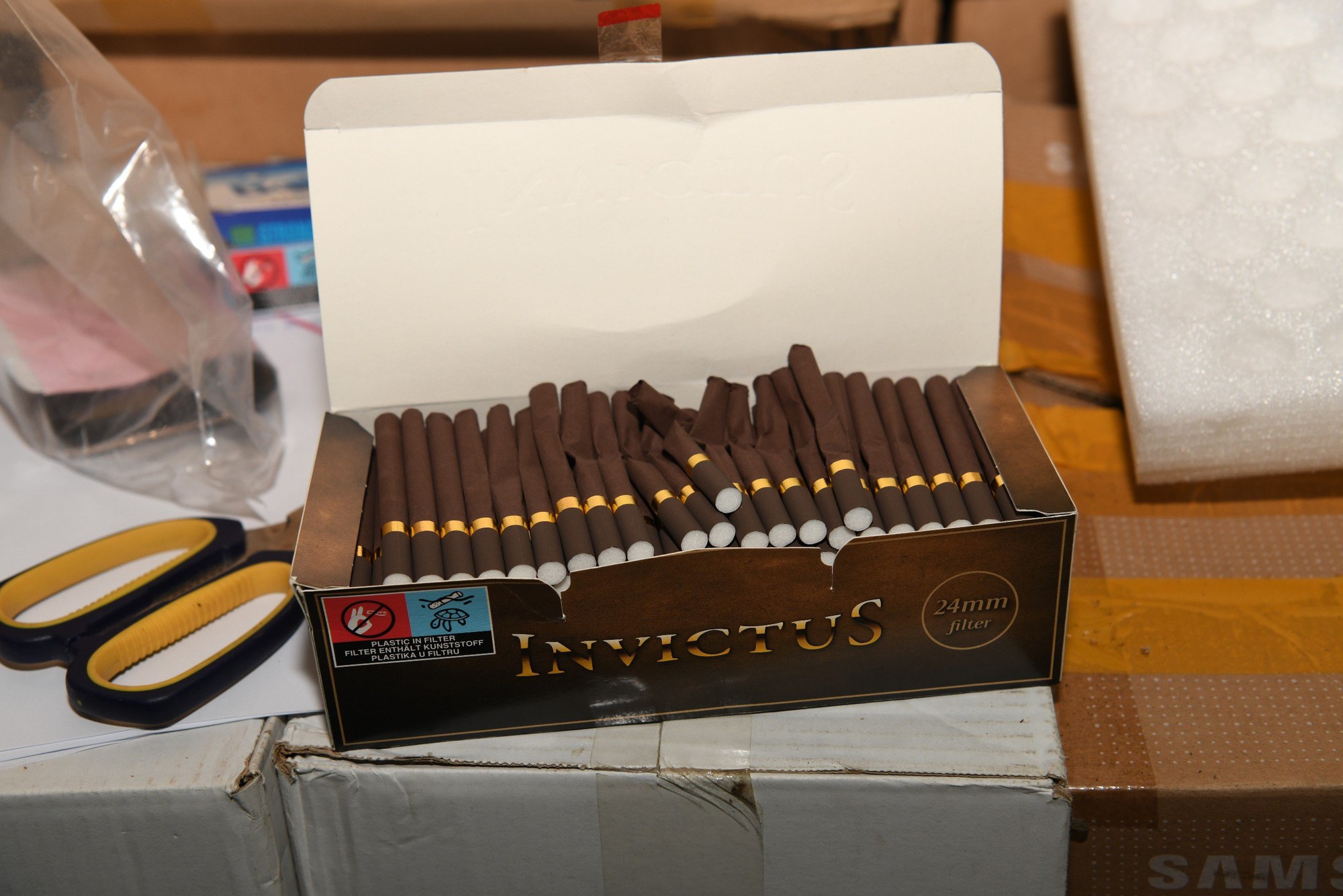 Đột k&iacute;ch xưởng bơm tinh dầu ma t&uacute;y v&agrave;o thuốc l&aacute; ở H&agrave; Nội - Ảnh 7.