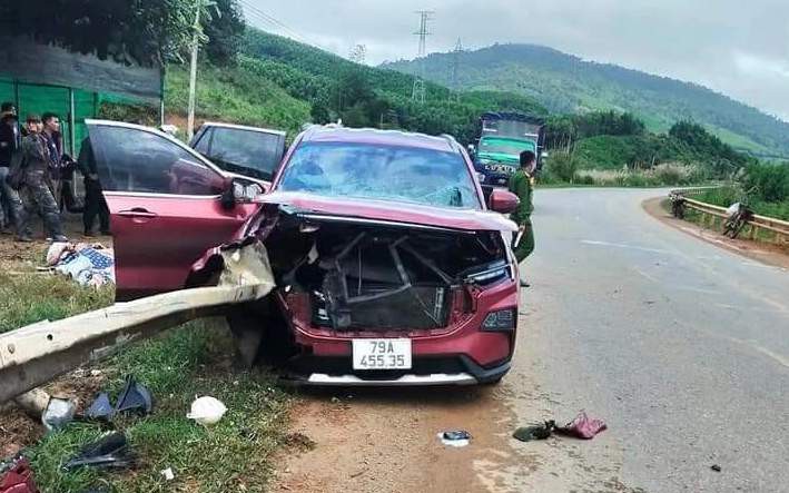 Nhờ nhầm t&agrave;i xế dương t&iacute;nh ma tu&yacute; cầm l&aacute;i, hai người chết oan