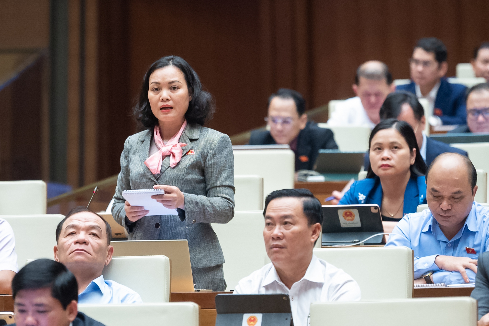 Quy định cấm tuyệt đối người c&oacute; nồng độ cồn l&aacute;i xe l&agrave;m "n&oacute;ng" nghị trường - Ảnh 1.