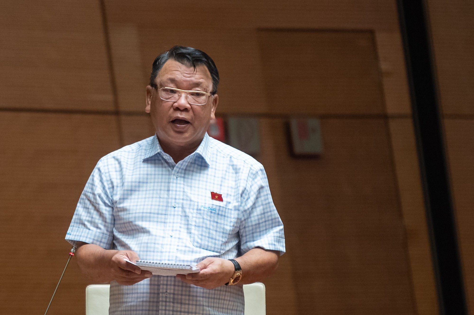 Quốc hội đang thảo luận dự &aacute;n Luật Đường bộ - Ảnh 10.