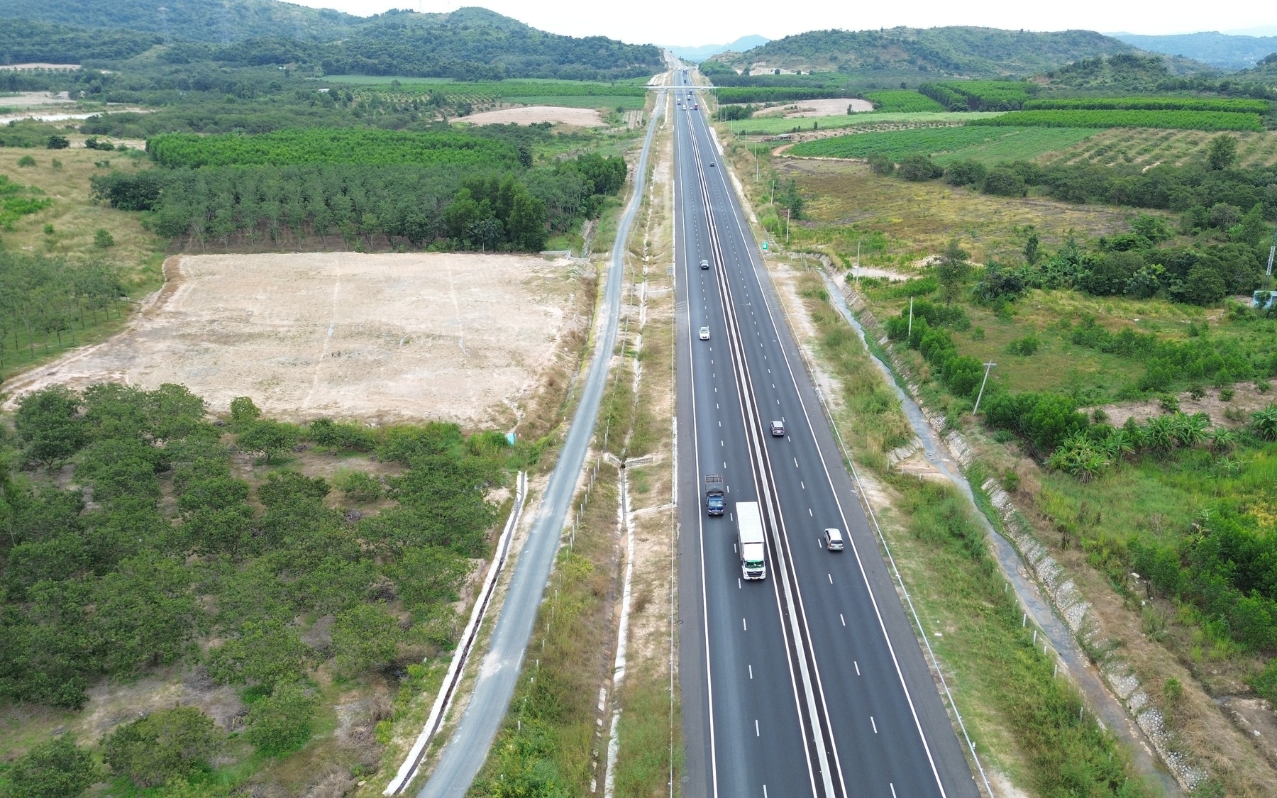 Cao tốc Phan Thiết - Dầu Gi&acirc;y: Nh&agrave; thầu ho&agrave;n trả hai tuyến đường d&acirc;n sinh
