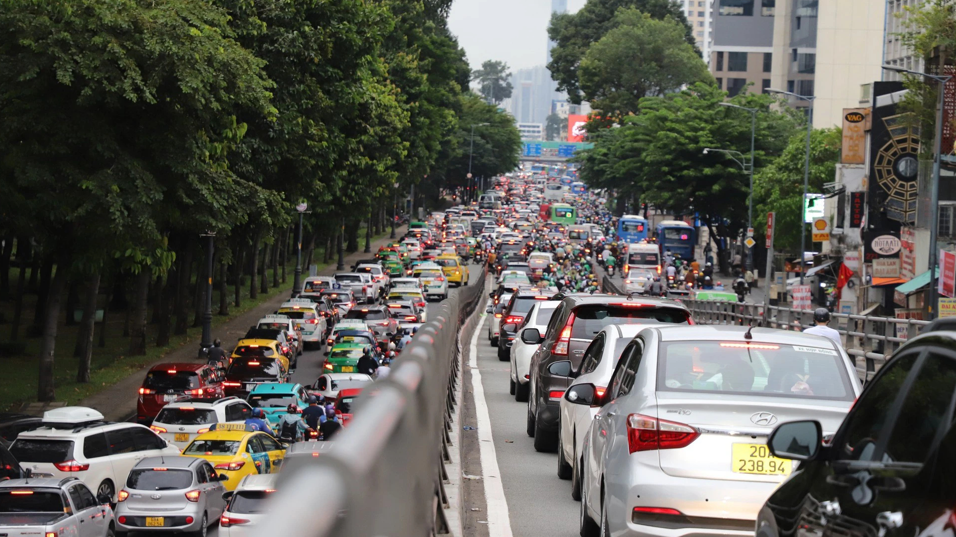 Loạt dự &aacute;n chậm trễ, năng lực Ban giao th&ocirc;ng TP.HCM gặp vấn đề g&igrave; ? - Ảnh 2.