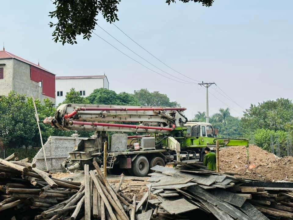 Điều tra nguy&ecirc;n nh&acirc;n khiến một c&ocirc;ng nh&acirc;n tử vong khi x&acirc;y dựng trạm y tế x&atilde; - Ảnh 1.