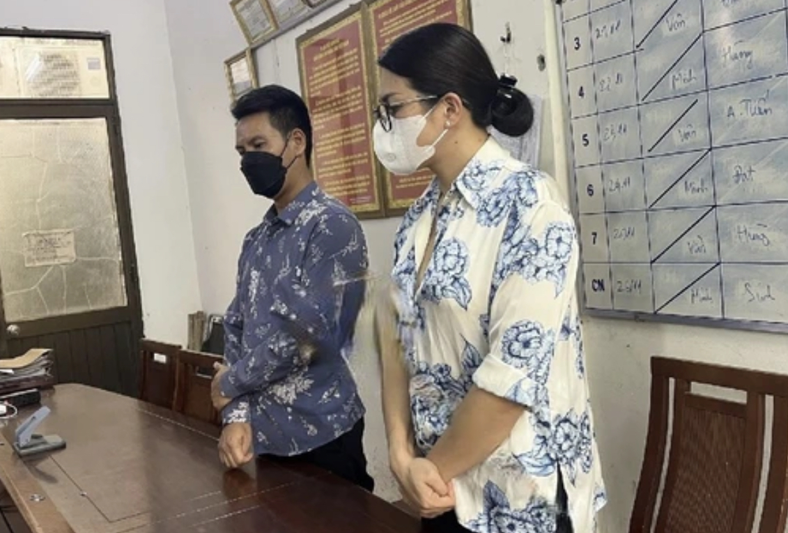 Gia hạn tạm giữ hai t&agrave;i xế t&ocirc;ng xe giữa ng&atilde; tư - Ảnh 1.