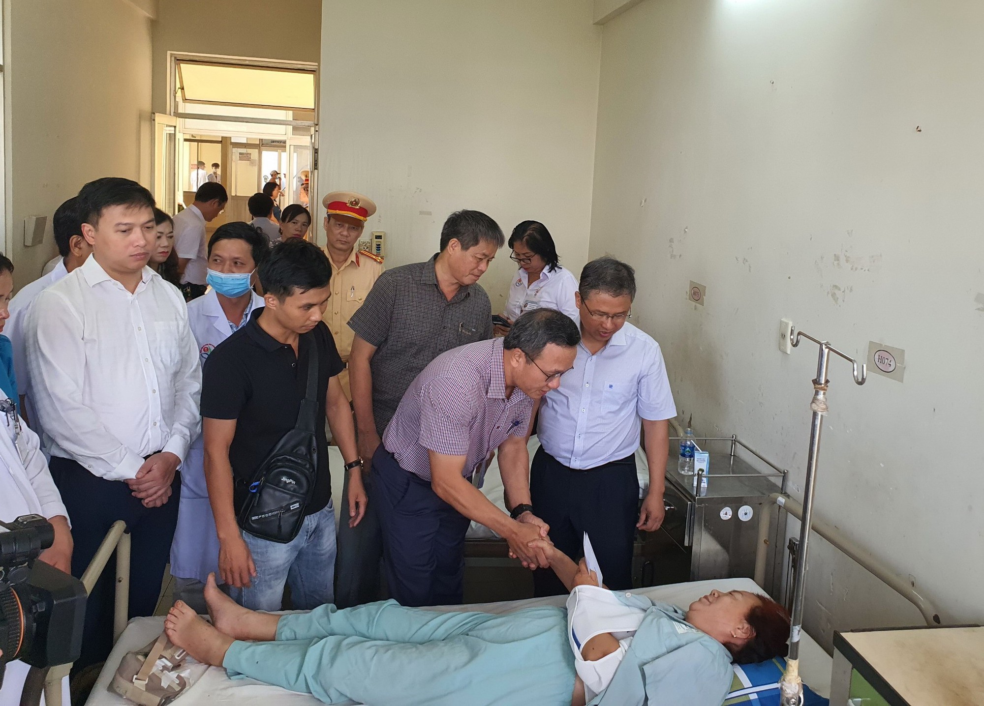 Kh&aacute;nh Ho&agrave;: G&oacute;p phần xoa dịu nỗi đau nạn nh&acirc;n tai nạn giao th&ocirc;ng - Ảnh 1.