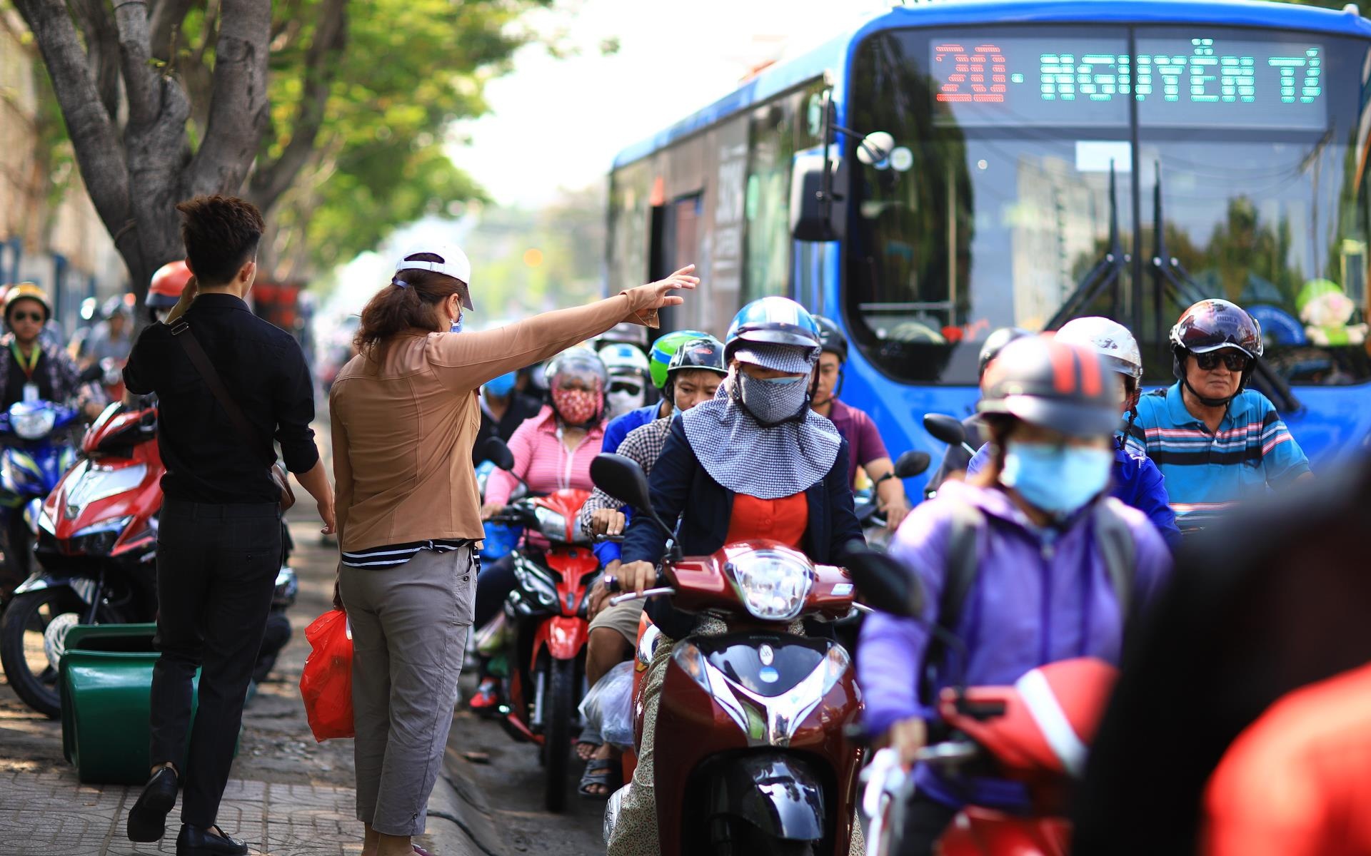 Nan giải b&agrave;i to&aacute;n vốn chuyển đổi từ xe xăng sang xe điện