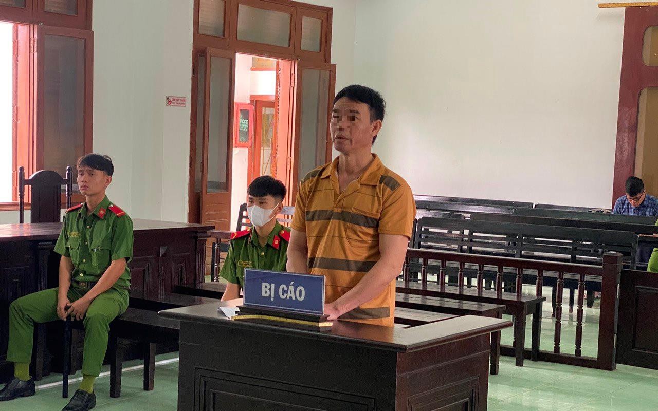 Nhậu say tạt xăng đốt vợ cũ, người đ&agrave;n &ocirc;ng lĩnh 8 năm t&ugrave;