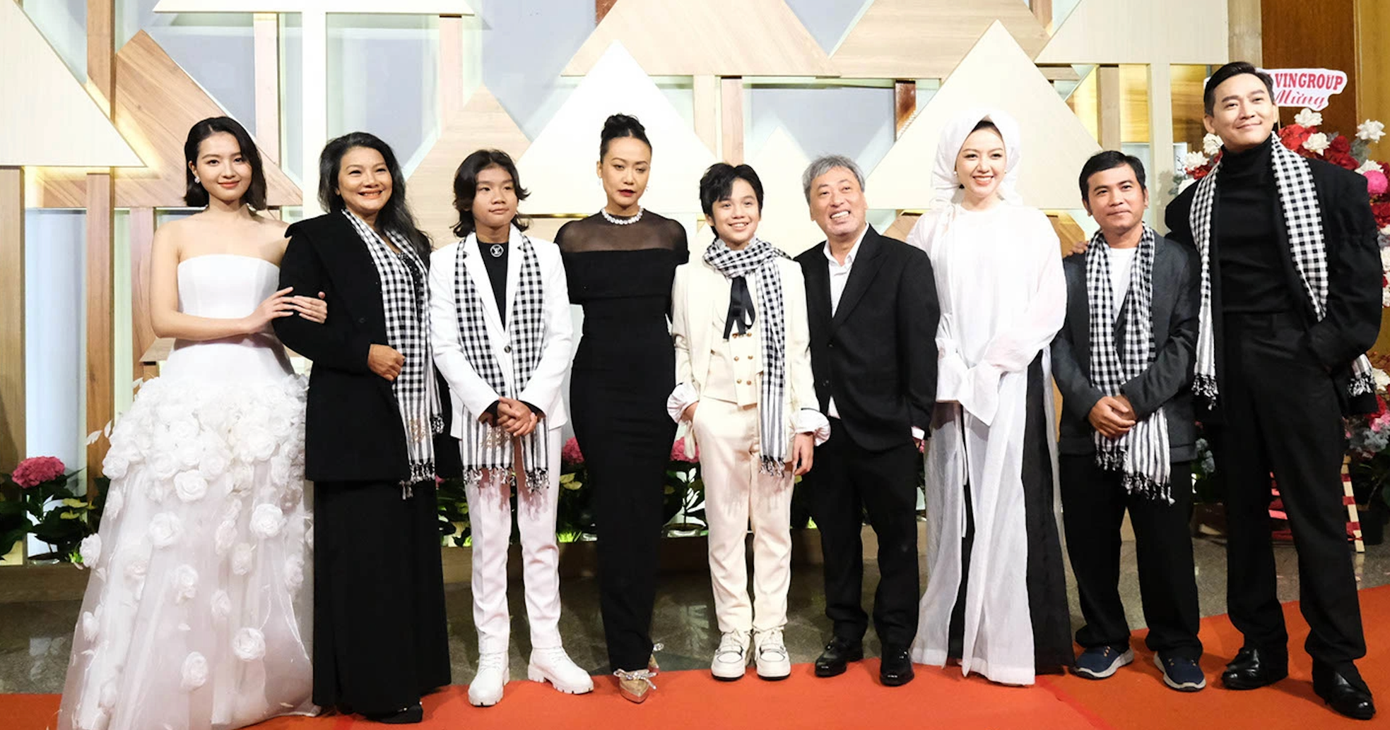 Li&ecirc;n hoan phim VN: "Tro t&agrave;n rực rỡ" thắng B&ocirc;ng sen v&agrave;ng, "Đất rừng phương Nam" tay trắng - Ảnh 6.