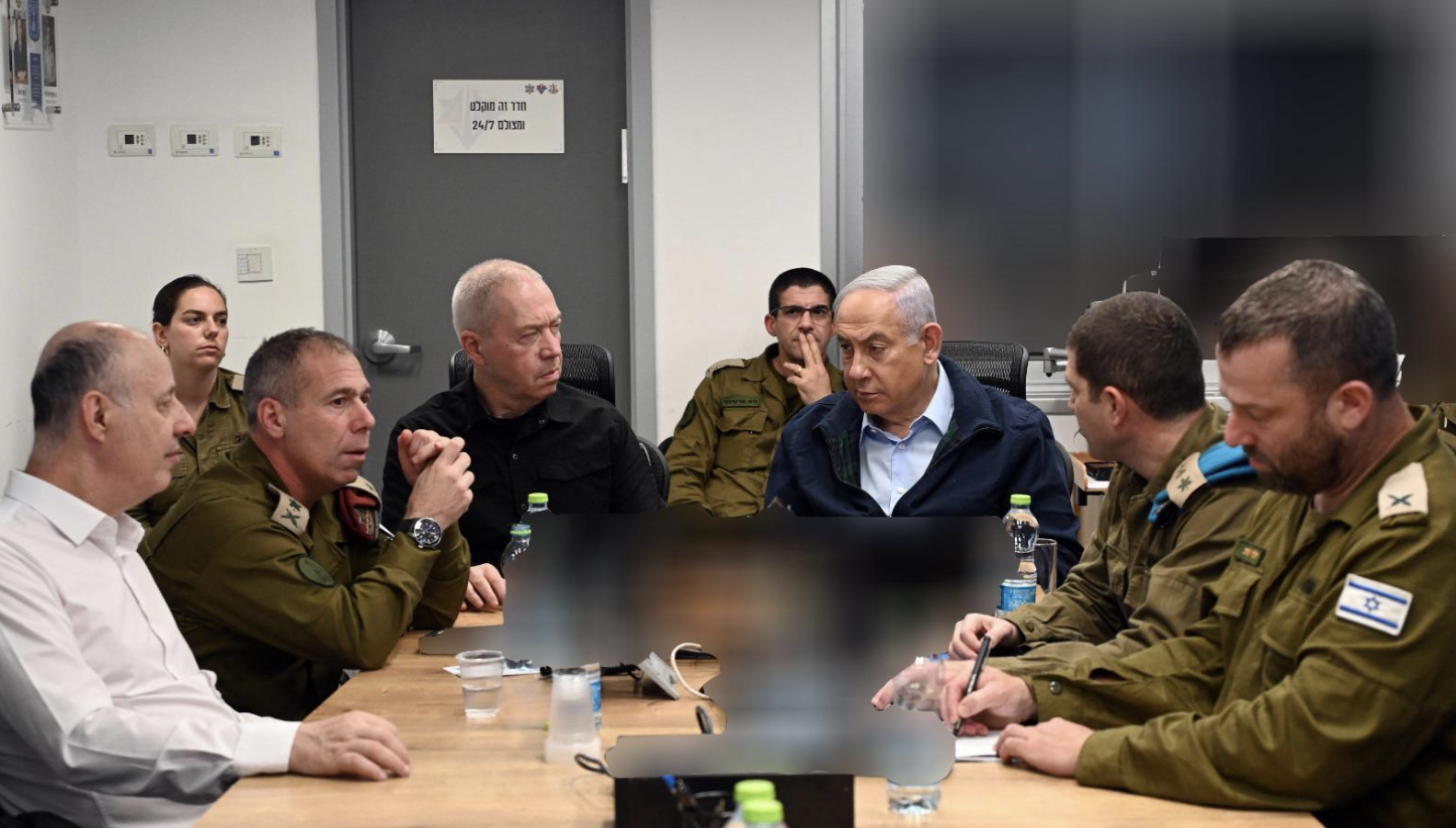 Những con tin đầu ti&ecirc;n trong đợt ngừng bắn giữa Israel-Hamas được trao trả như thế n&agrave;o?  - Ảnh 2.