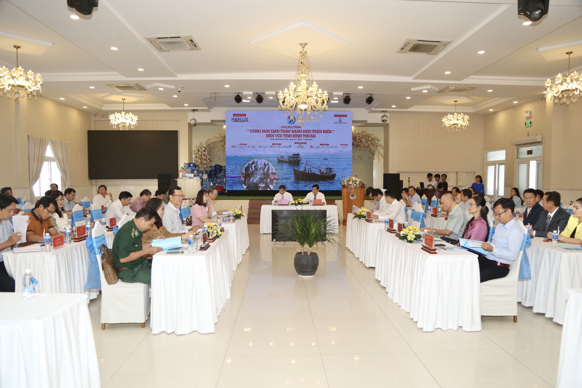 Ngăn chặn khai thác thủy hải sản quá mức, tận diệt - Ảnh 1. Ngăn chặn khai thác thủy hải sản quá mức, tận diệt - Ảnh 1.