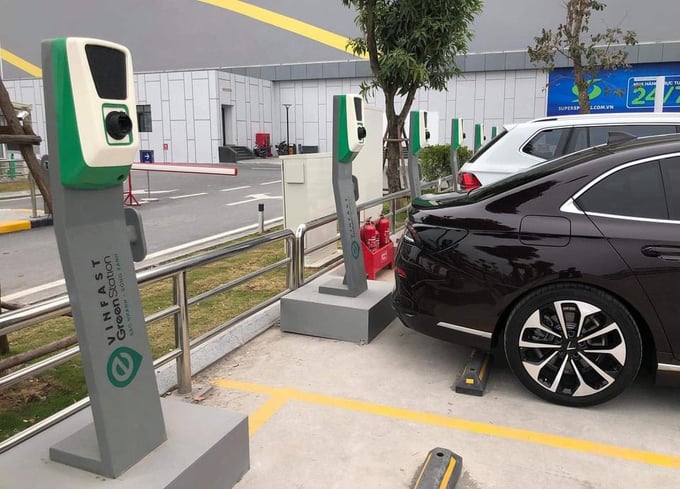 &Aacute;p gi&aacute; điện kinh doanh cho trạm sạc xe điện l&agrave; hợp l&yacute; - Ảnh 1.