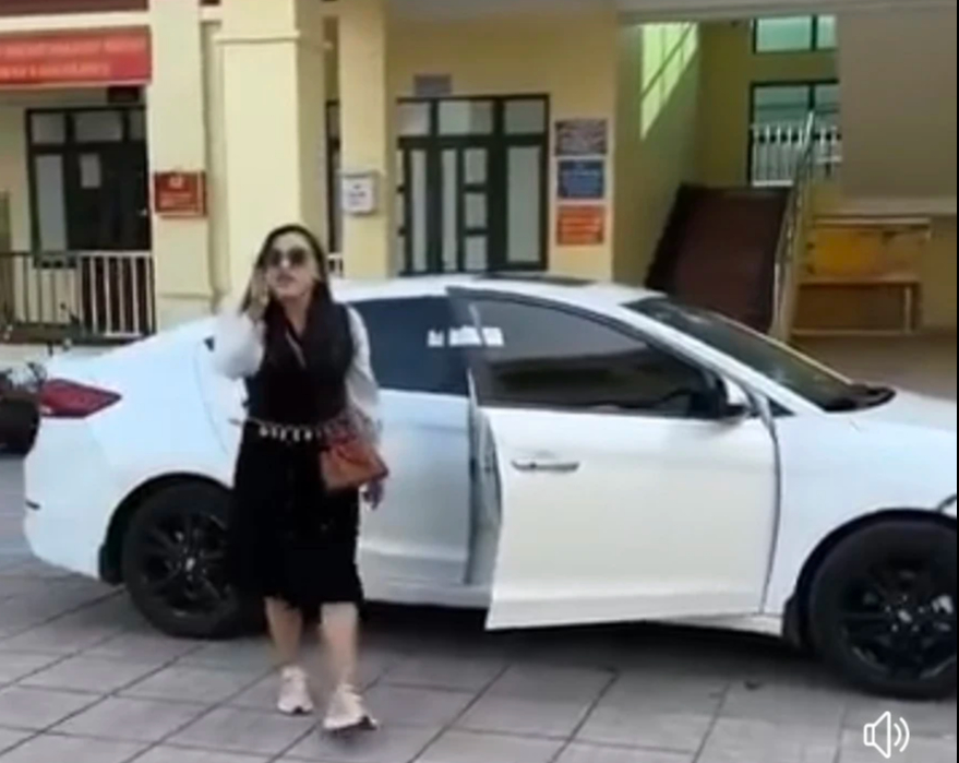 Hải Ph&ograve;ng: Người phụ nữ g&acirc;y n&aacute;o loạn trụ sở UBND x&atilde; c&oacute; biểu hiện thần kinh - Ảnh 1.
