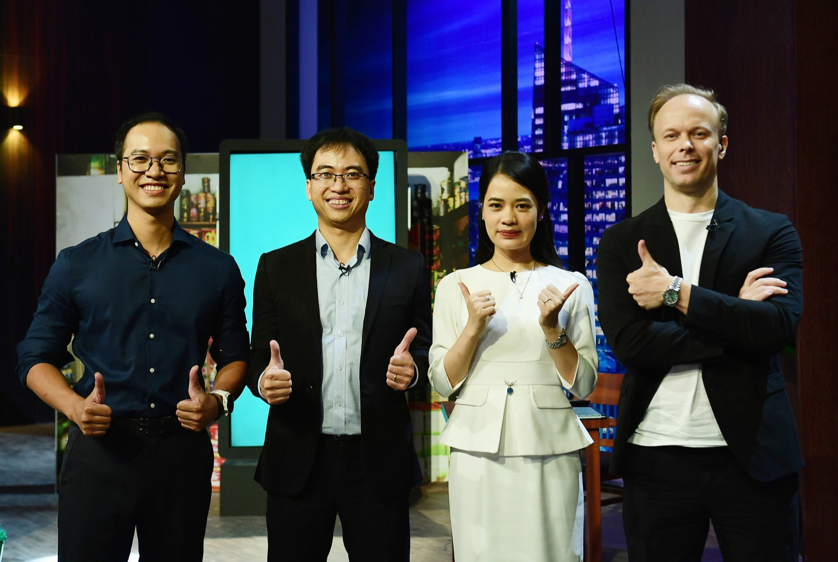 Shark Tank tập 9: Shark Tuệ Lâm và Erik "chốt deal" với 2 anh em Quán quân Techfest - Ảnh 1. Shark Tank tập 9: Shark Tuệ Lâm và Erik "chốt deal" với 2 anh em Quán quân Techfest - Ảnh 1.