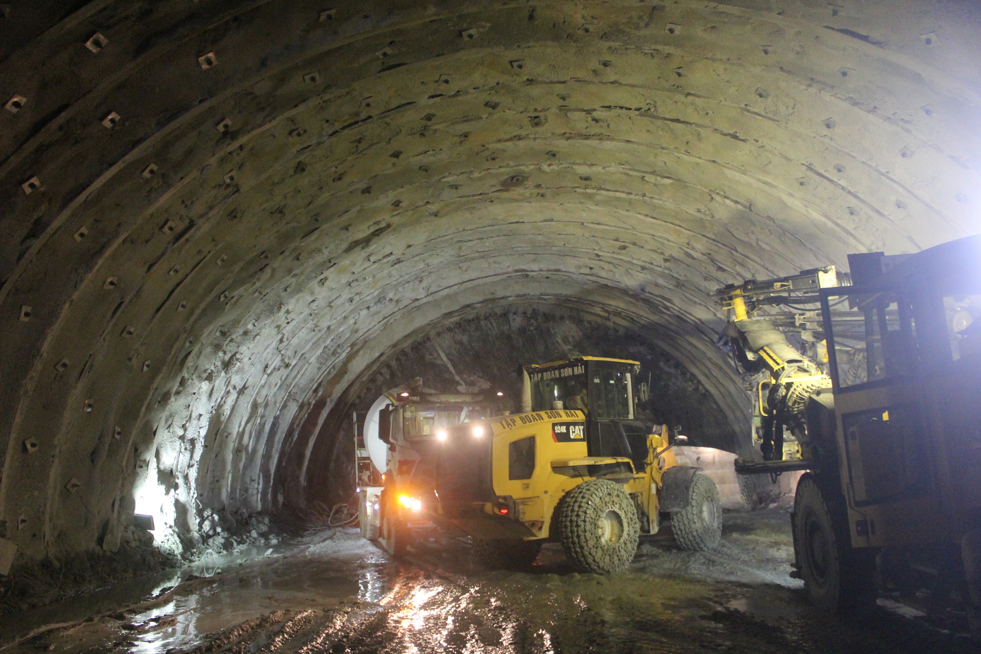 Hầm xuyên núi cao tốc Bắc - Nam đoạn qua Hà Tĩnh đang được thi công như thế nào? - Ảnh 3. Hầm xuyên núi cao tốc Bắc - Nam đoạn qua Hà Tĩnh đang được thi công như thế nào? - Ảnh 3.