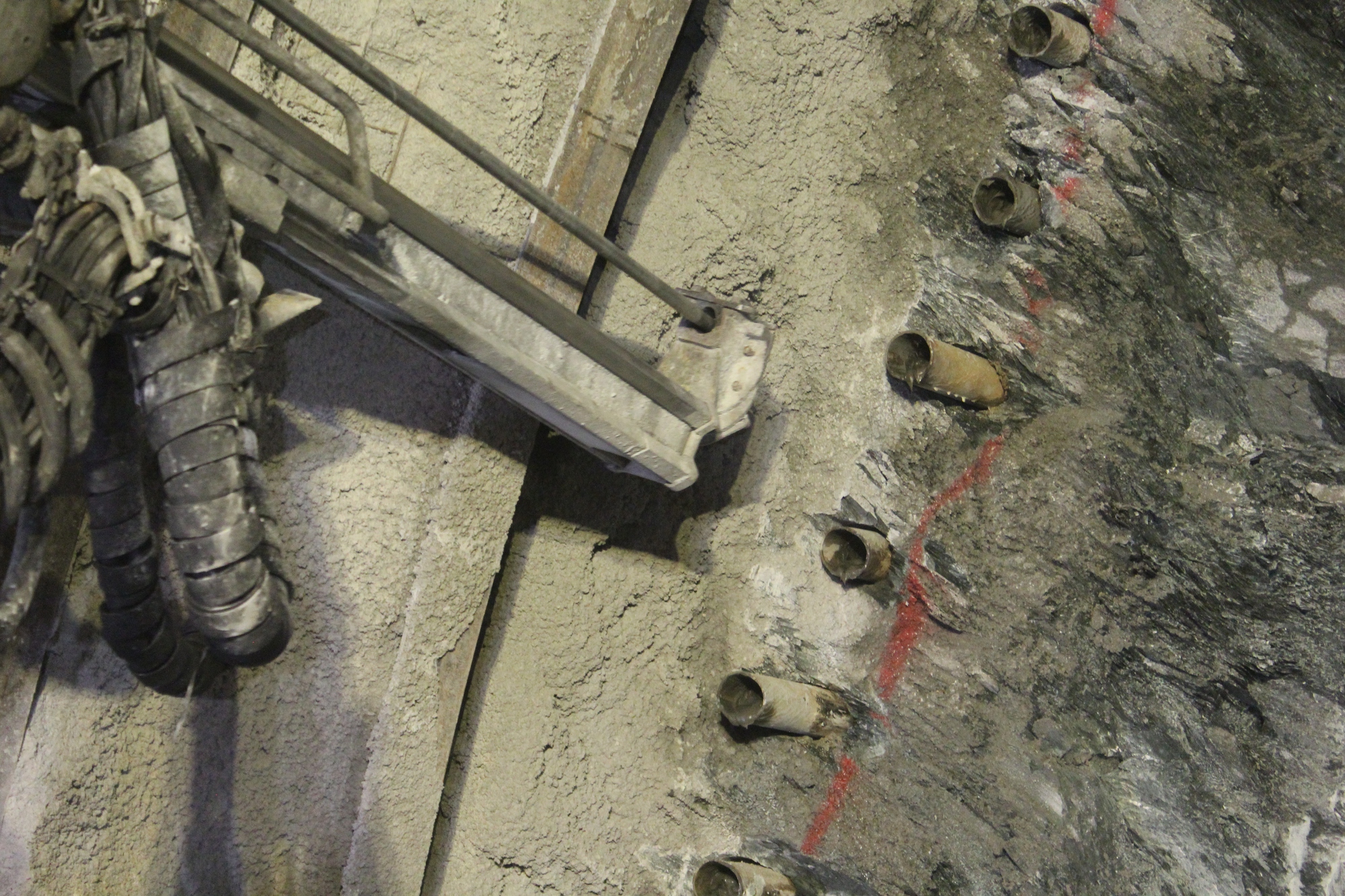 Hầm xuyên núi cao tốc Bắc - Nam đoạn qua Hà Tĩnh đang được thi công như thế nào? - Ảnh 7. Hầm xuyên núi cao tốc Bắc - Nam đoạn qua Hà Tĩnh đang được thi công như thế nào? - Ảnh 7.