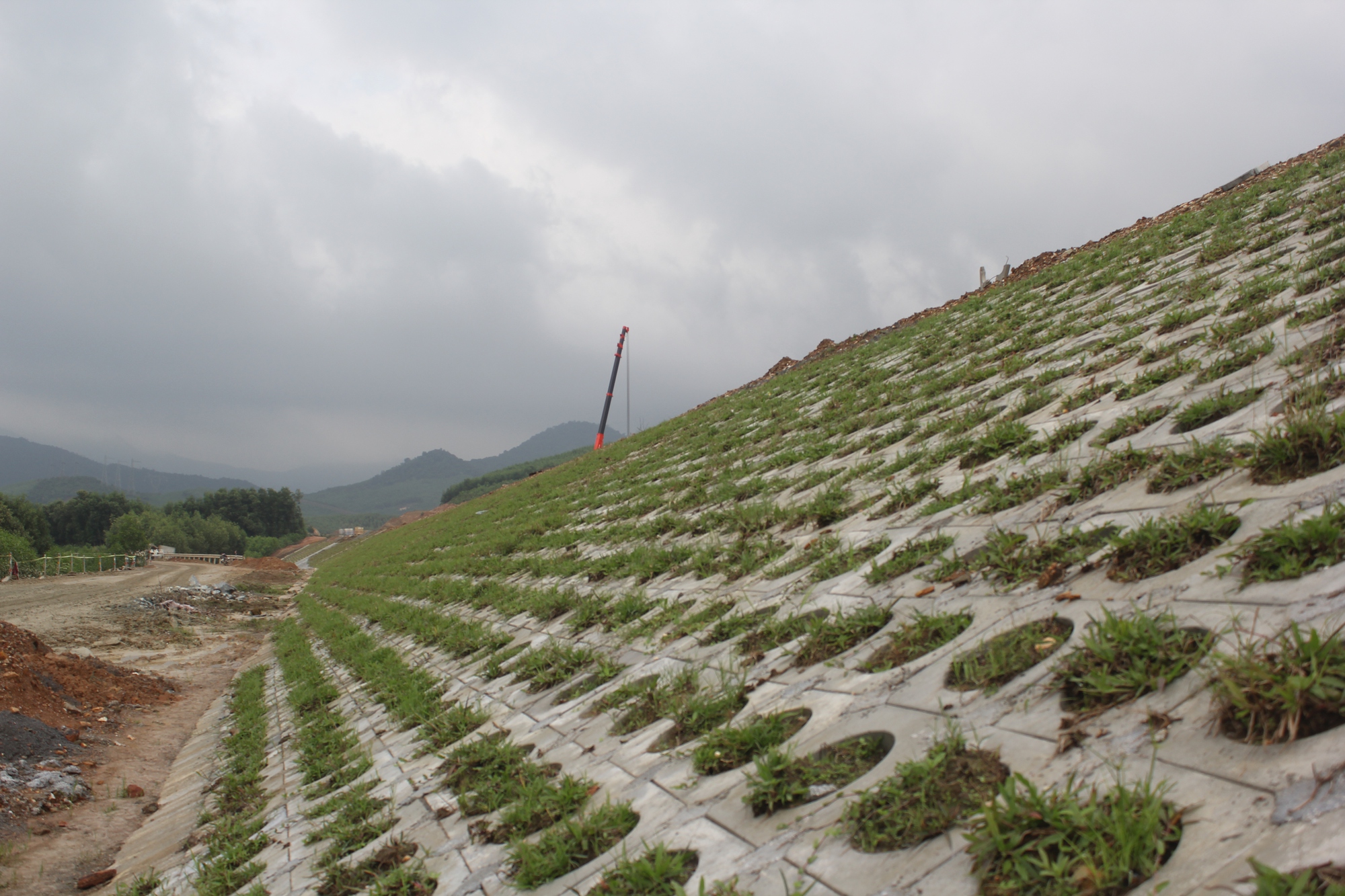 Hầm xuyên núi cao tốc Bắc - Nam đoạn qua Hà Tĩnh đang được thi công như thế nào? - Ảnh 11. Hầm xuyên núi cao tốc Bắc - Nam đoạn qua Hà Tĩnh đang được thi công như thế nào? - Ảnh 11.