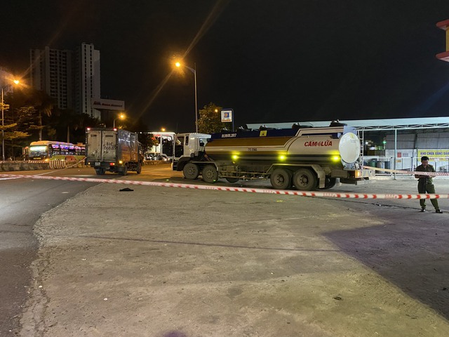 Tạm giữ h&igrave;nh sự l&aacute;i xe bồn d&ugrave;ng dao đ&acirc;m chết người sau va chạm giao th&ocirc;ng - Ảnh 1.