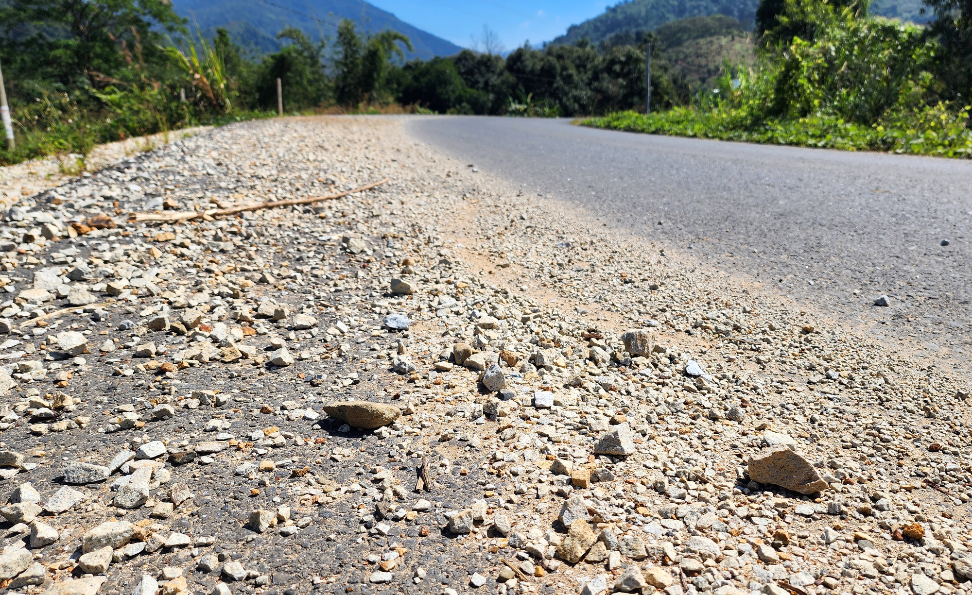 L&acirc;m đồng: D&acirc;n bất an với xe chở đ&aacute;, nơm nớp lo tai nạn - Ảnh 5.