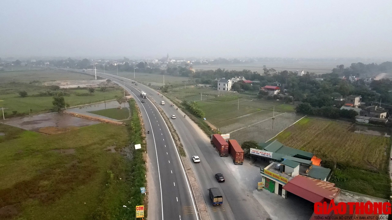 Đường nối 2 cao tốc qua H&agrave; Nam, Hưng Y&ecirc;n đẹp h&uacute;t hồn khi nh&igrave;n từ tr&ecirc;n cao - Ảnh 14.