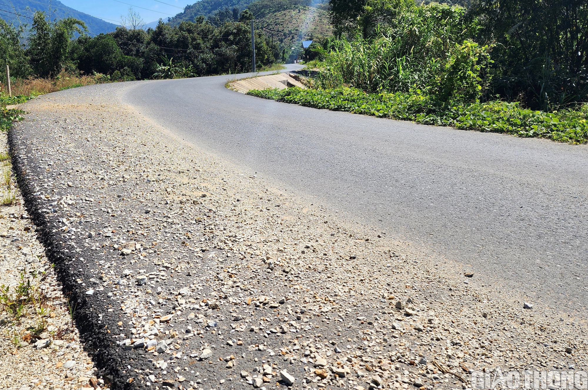 L&acirc;m đồng: D&acirc;n bất an với xe chở đ&aacute;, nơm nớp lo tai nạn - Ảnh 7.