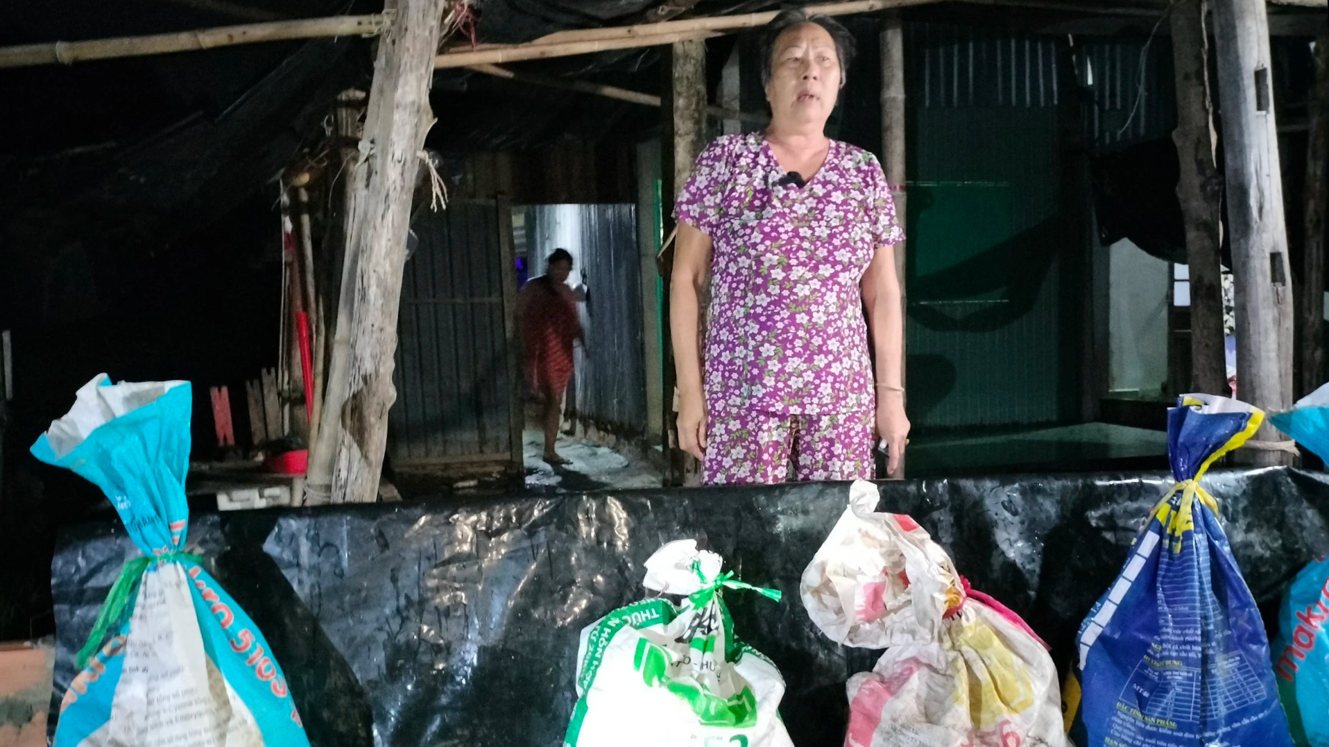 Trắng đ&ecirc;m kh&ocirc;ng ngủ lo &lsquo;chạy&rsquo; triều cường ở Bạc Li&ecirc;u - Ảnh 2.