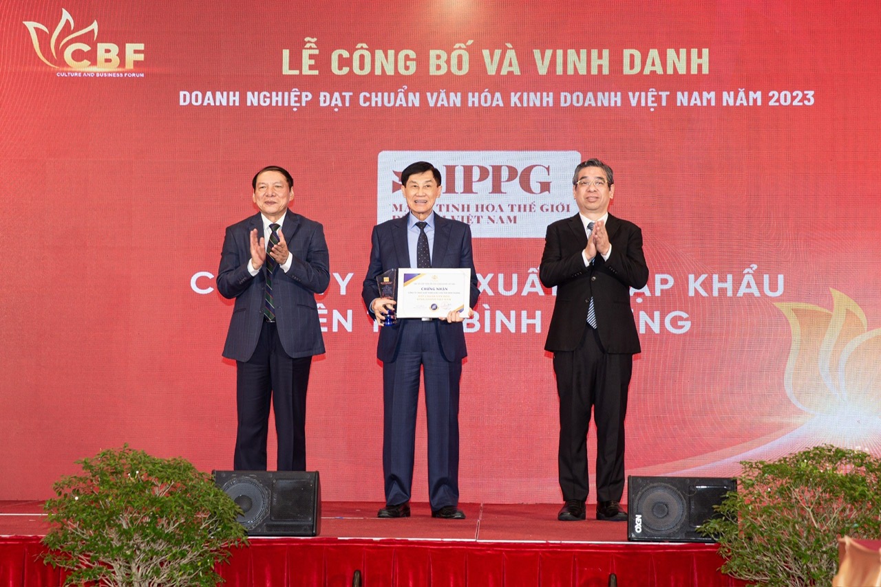 Ông Johnathan Hạnh Nguyễn và IPPG được vinh danh đạt chuẩn văn hoá kinh doanh - Ảnh 1. Ông Johnathan Hạnh Nguyễn và IPPG được vinh danh đạt chuẩn văn hoá kinh doanh - Ảnh 1.