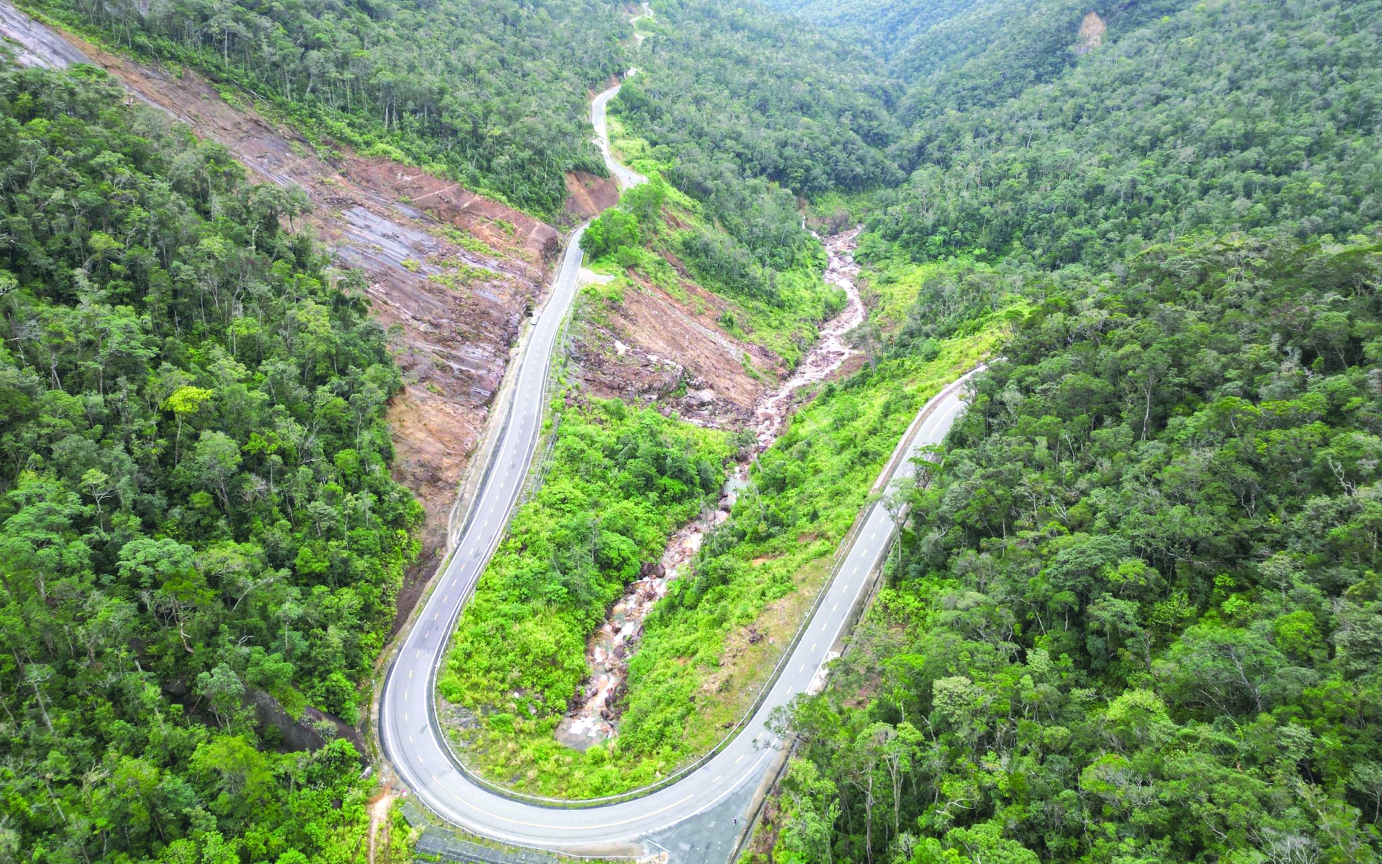 Ph&aacute; đ&aacute; mở đường &ldquo;nối biển v&agrave; hoa&rdquo;