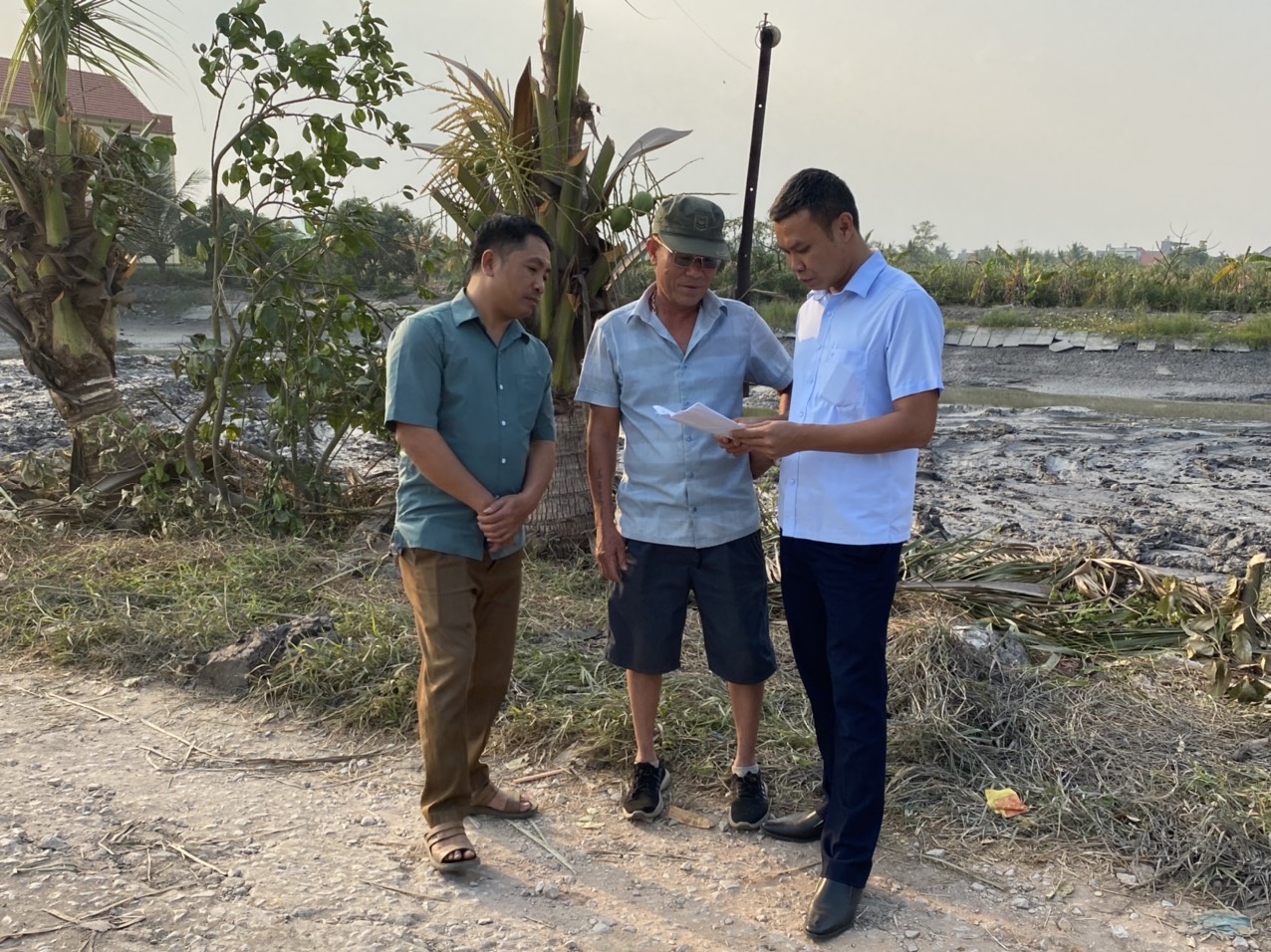 Quảng Ninh: D&acirc;n đồng l&ograve;ng nhận tiền, b&agrave;n giao mặt bằng thi c&ocirc;ng đường dẫn cầu Bến Rừng - Ảnh 3.