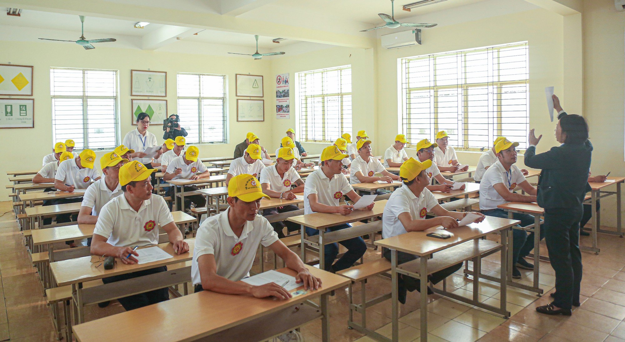 74 tài xế tranh tài tại Hội thi lái xe buýt giỏi, an toàn - Ảnh 1. 74 tài xế tranh tài tại Hội thi lái xe buýt giỏi, an toàn - Ảnh 1.