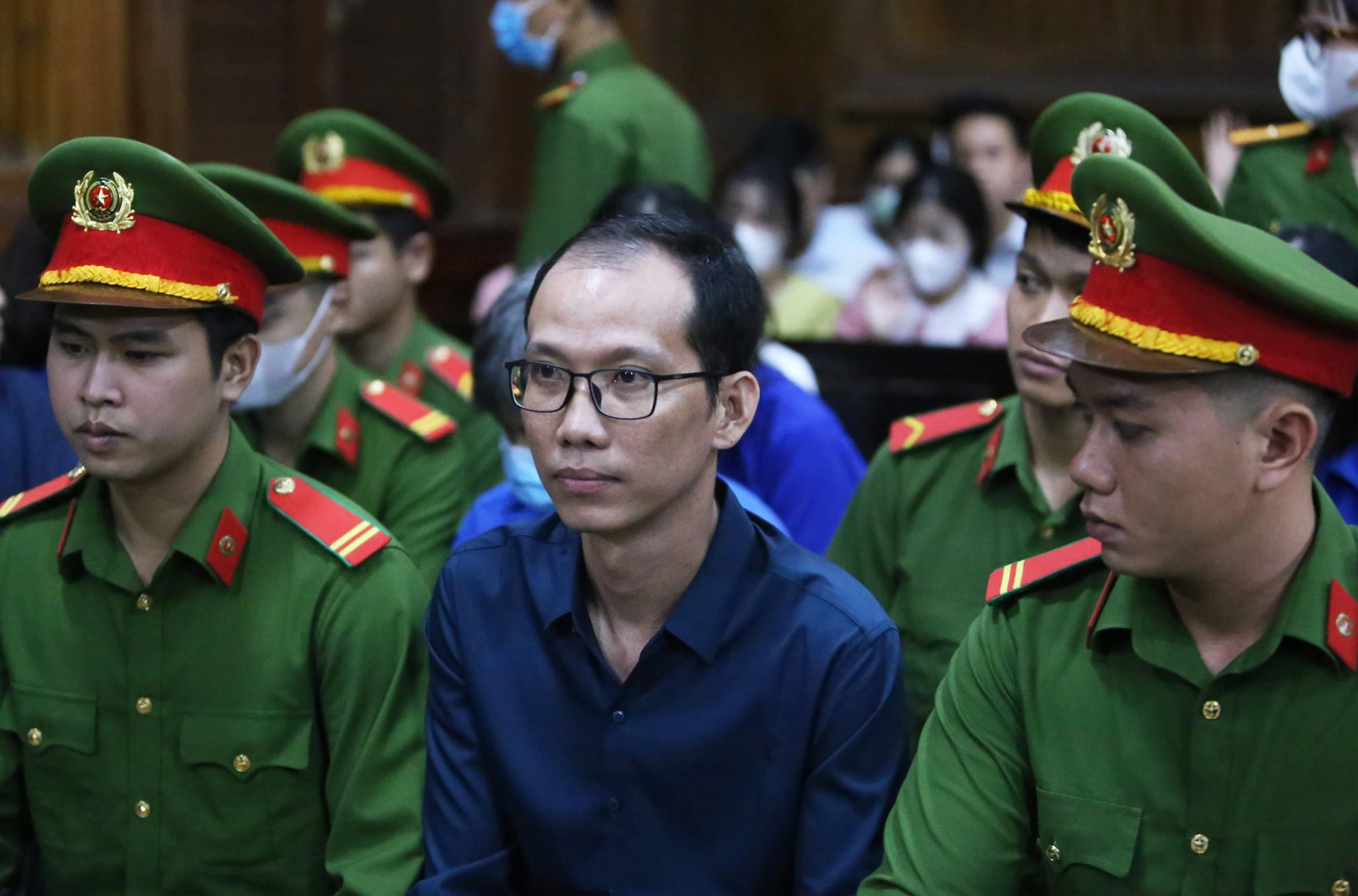 Vụ tham &ocirc;, rửa tiền tại BV Thủ Đức: Đang l&agrave;m nghề rửa xe th&igrave; được thu&ecirc; l&agrave;m gi&aacute;m đốc  - Ảnh 1.
