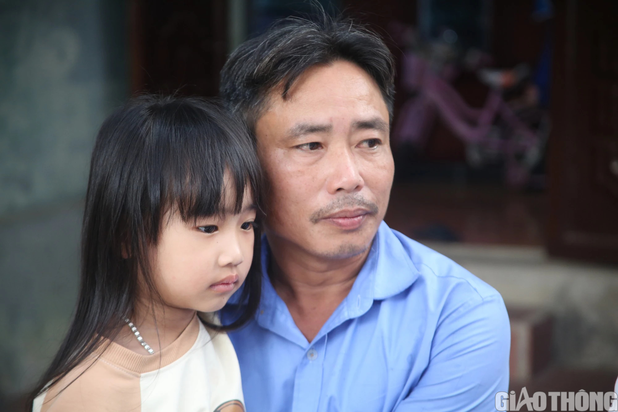 Cơ cực cảnh "g&agrave; trống nu&ocirc;i con" sau khi vợ mất v&igrave; TNGT - Ảnh 1.