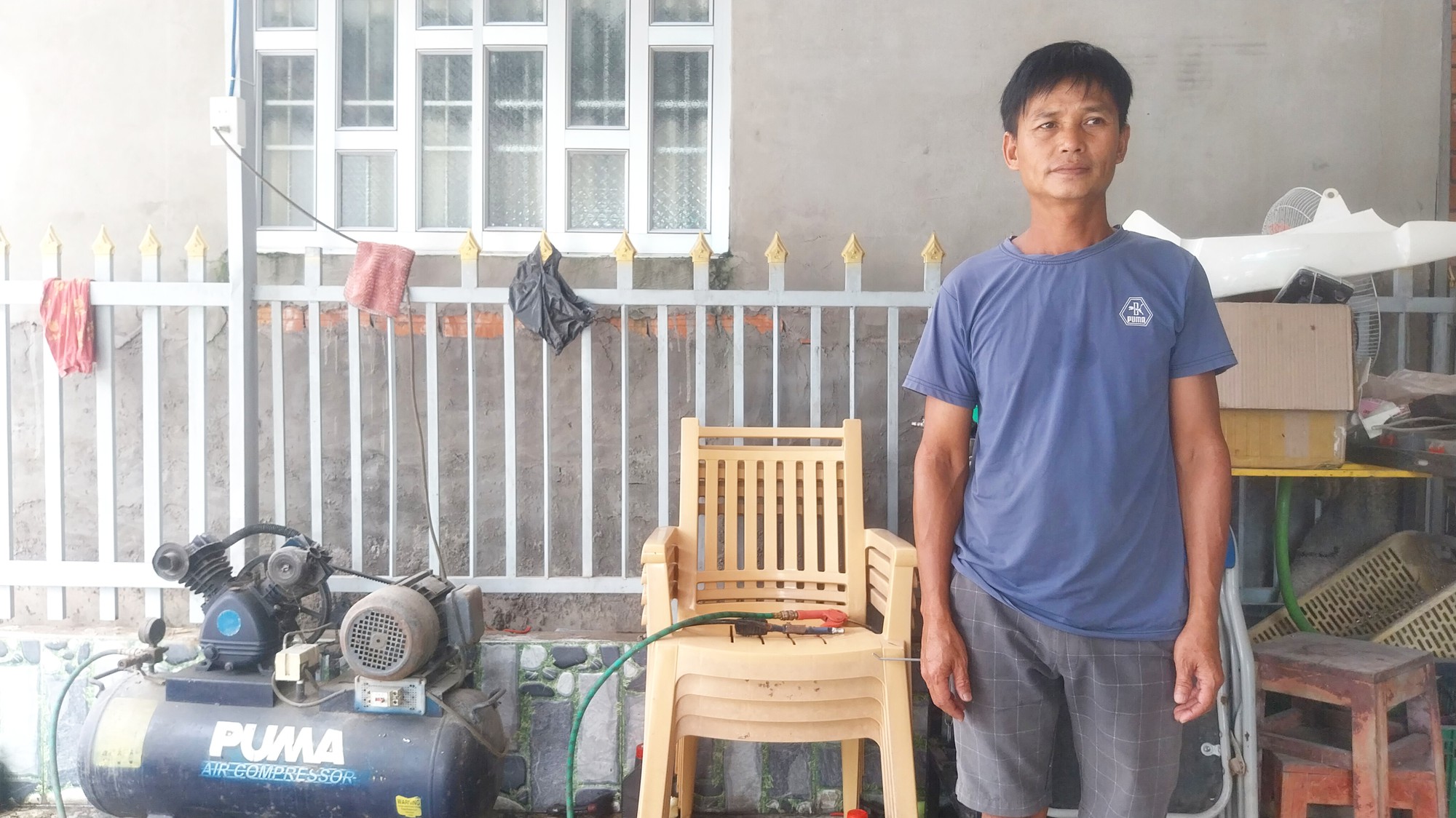 Chồng mất v&igrave; tai nạn giao th&ocirc;ng để lại hai con nhỏ với chồng chất nỗi lo - Ảnh 1.