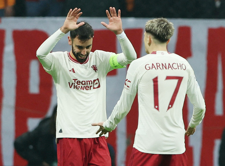 C&uacute;p C1 ch&acirc;u &Acirc;u: Rơi chiến thắng theo c&aacute;ch kh&oacute; tin, MU đứng trước nguy cơ bị loại  - Ảnh 1.