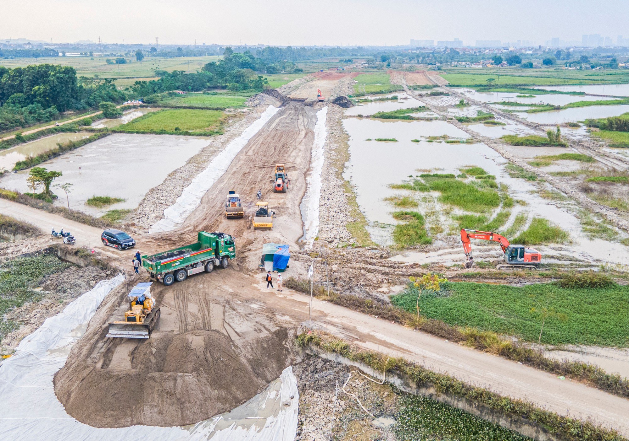 Cận cảnh đường V&agrave;nh đai 4 đang được thi c&ocirc;ng - Ảnh 7.
