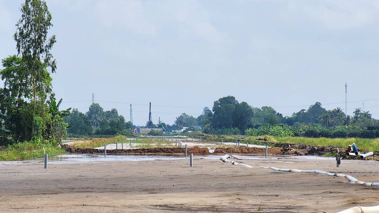 Cao tốc Cần Thơ- C&agrave; Mau: 3 tỉnh "mở cửa" cung cấp c&aacute;t, nhưng vẫn c&ograve;n nhiều nỗi lo - Ảnh 4.