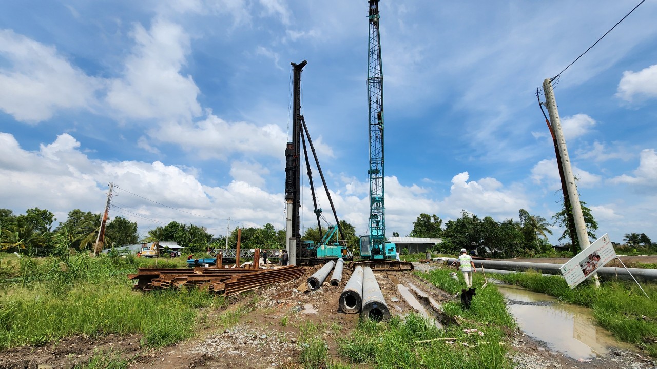 Cao tốc Cần Thơ- C&agrave; Mau: 3 tỉnh "mở cửa" cung cấp c&aacute;t, nhưng vẫn c&ograve;n nhiều nỗi lo - Ảnh 1.