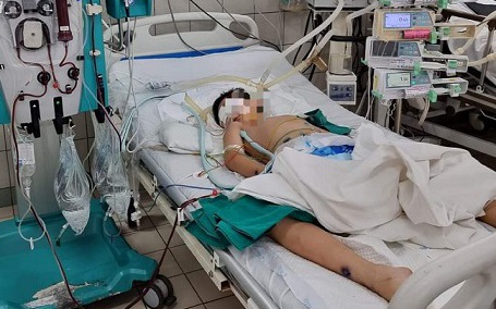 B&eacute; trai 10 tuổi nguy kịch do nhiễm vi khuẩn hiếm gặp