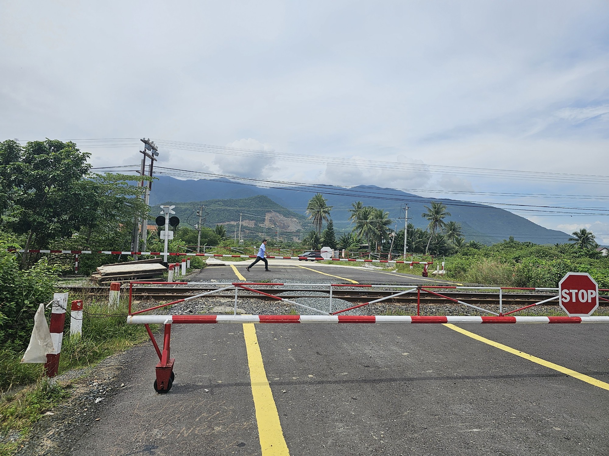 Kh&aacute;nh Ho&agrave;: Doanh nghiệp khai th&aacute;c mỏ &ldquo;đứng b&aacute;nh&rdquo; v&igrave; bị r&agrave;o đường - Ảnh 3.