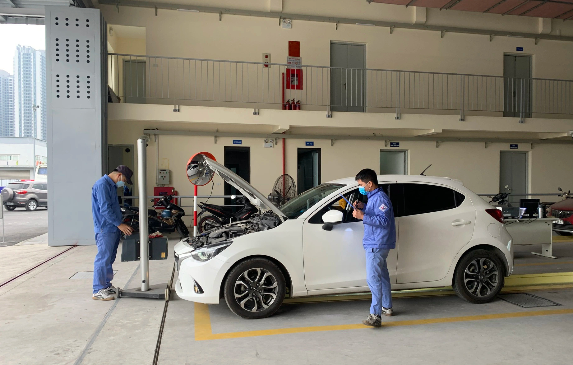 Đề xuất chế độ phụ cấp độc hại cho đăng kiểm vi&ecirc;n - Ảnh 1.